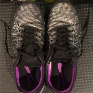 Blk/silv nike traing shoes 9. Good a few times I’m reposhing not what I needed